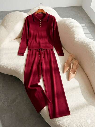 Conjunto de pants casual para mujer, tela de poliéster y elastano, suave y cómoda, ideal para cualquier temporada del año. Camiseta de manga larga, cuello tipo camisero con botones funcionales. Pants de pierna ancha. Ajuste de cintura natural con resorte ligero y cordón ajustable. Sin bolsillos.