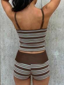 SHEIN EZwear Bộ đồ nữ 2 mảnh gồm áo hai dây và quần short kẻ sọc xanh dương và nâu phối viền tương phản - Phong cách vintage Y2K ngọt ngào, dịu dàng, hoàn hảo cho kỳ nghỉ, đi làm hàng ngày, hẹn hò, tụ họp, mùa xuân/hè. - Nhiều màu - Xem 3