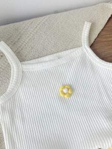 SHEIN 女童春夏針織純色黃色3D花朵裝飾細肩帶上衣與短褲套裝，復古度假風黃色與白色格紋檸檬印花2件式休閒套裝 - 黃色 - 查看 3