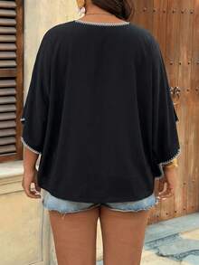SHEIN VCAY Áo thun cổ chữ V phối màu tương phản, dáng rộng, phong cách thường ngày, thích hợp cho kỳ nghỉ hè, họa tiết vỏ sò, màu đen. - trắng - Xem 2
