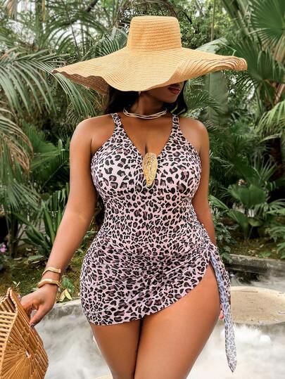 SHEIN Swim Curve 2026 Model Baru Ukuran Plus Motif Leopard Tali Lebar Leher V Aksen Logam Pinggang Terikat Bukaan Kaki Reguler dengan Rok Bawah Berumbai Kasual Sehari-hari Melangsingkan untuk Liburan Pantai