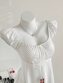 SHEIN EZwear Neuer Sommer Retro Französischer süßer Polka Punkt Quadrat Kragen Spitze Patchwork Schleife Vorne Casual T-Shirt für Frauen - Weiss - Übersicht 1