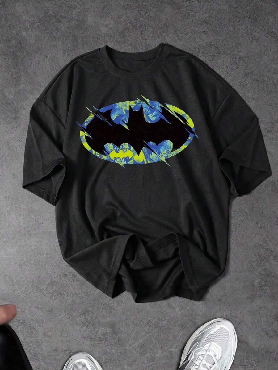 BATMAN X SHEIN Sport MetroGents 男士圆领短袖时尚印花休闲运动T恤，夏季 - 黑色 - 查看 1