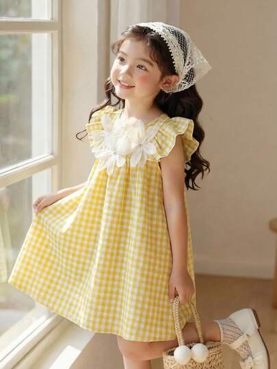 SHEIN Elladie kids Đầm trơn màu thanh lịch dành cho bé gái. Thiết kế tay áo bồng bềnh tinh tế tạo thêm nét đáng yêu, dáng chữ A duyên dáng và rộng rãi. Họa tiết hoa 3D nổi bật. Thích hợp cho nhiều dịp: Chơi ngoài trời, dễ dàng thu hút sự chú ý; Mặc ở nhà, thoải mái và phóng khoáng; Tham dự tiệc, thanh lịch và bắt mắt. Trang phục được ưa chuộng nhất dành cho các nàng công chúa nhỏ.