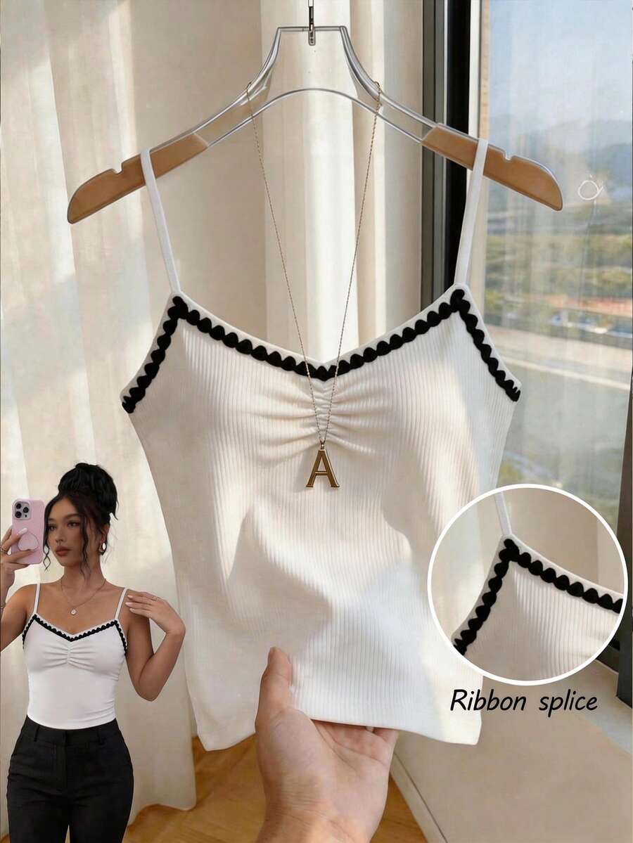 SHEIN PariChic 女士黑白吊带背心，优雅轻盈，简约细肩带设计，适合日常通勤、度假、约会等多种场合。女士无袖吊带背心，黑白蕾丝边饰，休闲百搭，优雅轻盈，适合日常通勤、度假或性感场合。