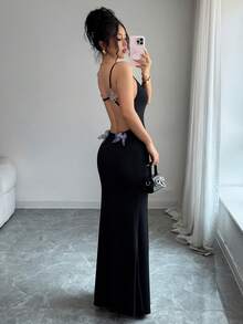 Elenzga Đầm satin đen bóng, hở lưng, thanh lịch, thiết kế thời trang phù hợp cho các dịp như du lịch đảo, nghỉ mát biển, kỷ niệm, hẹn hò lãng mạn, đám cưới, tiệc mùa hè, dạo biển, dạo chơi thường ngày và lãng mạn. - màu đen - Xem 4