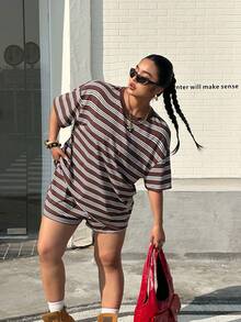 SHEIN EZwear Bộ đồ nữ cỡ lớn gồm áo thun ngắn tay kẻ sọc và quần short, thích hợp cho mùa xuân/hè. - Nhiều màu - Xem 3
