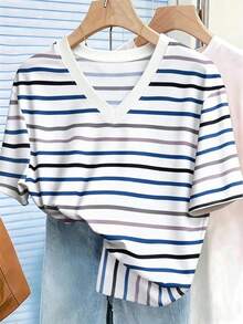 EMERY ROSE Camiseta de manga corta con cuello en V y estampado de rayas de colores para mujer talla grande, adecuada para uso diario - Multicolor - Ver 1