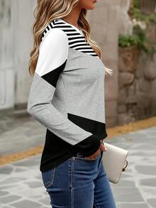 Áo thun nữ dáng regular fit, áo kiểu casual in họa tiết phối màu, thiết kế cổ điển, đa năng, phù hợp mặc hàng ngày, ngoài trời, thoải mái khi đi du lịch và nghỉ dưỡng. - Nhiều màu - Xem 3