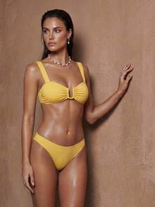 Bộ bikini thời trang nữ gồm áo bikini xếp ly và quần bikini tam giác. - Màu vàng - Xem 9