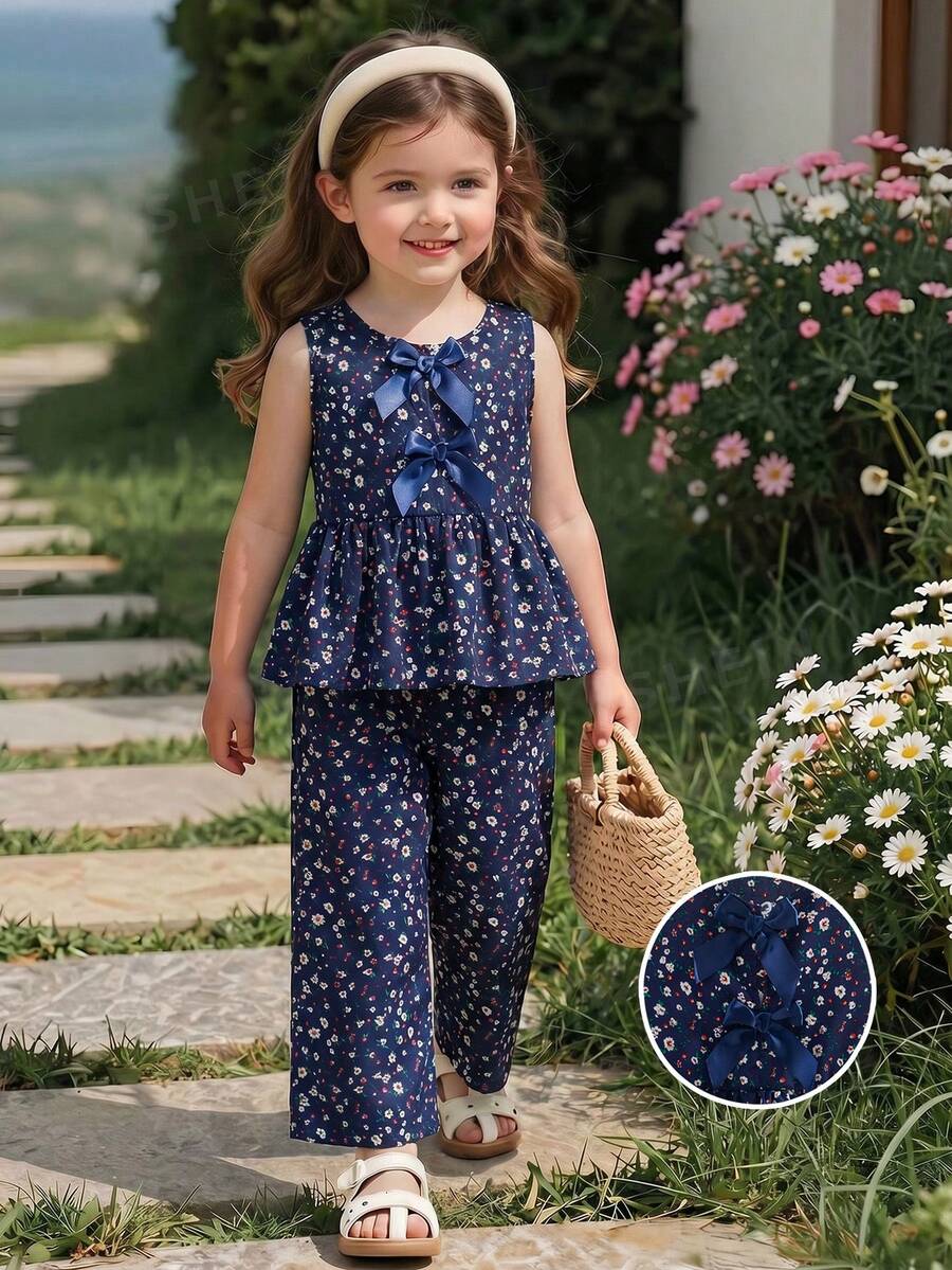 SHEIN Vintaside Kids Bộ đồ hai mảnh họa tiết hoa cho bé gái, áo không tay màu nâu đính nơ + quần ống rộng cùng màu, trang phục thường ngày ngọt ngào và dễ thương, thích hợp cho mùa hè. - Màu xanh lam - Xem 1