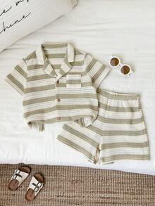SHEIN 儿童男童夏季休闲条纹图案 Polo 领短袖开衫衬衫和松紧腰短裤两件套，假日套装 - 彩色 - 查看 3