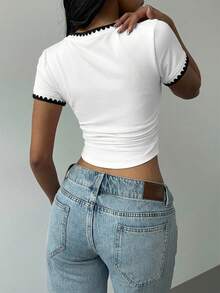 SHEIN EZwear 女士黑色贝壳刺绣饰边休闲简约V领褶皱T恤，法式复古修身圆领上衣，柔软简约打底T恤 - 优雅可爱柔美少女/清纯少女复古风，Z世代 - 彩色 - 查看 2