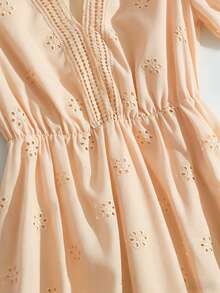 GlowEve 女款刺繡V領優雅泡泡袖洋裝 - 粉色 - 查看 4