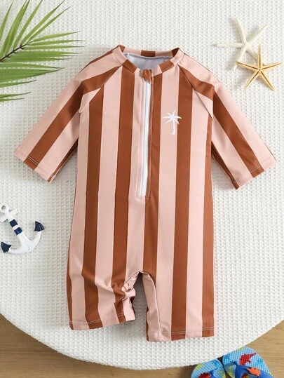 SHEIN Bộ đồ bơi liền thân kẻ sọc mùa hè dành cho bé trai, thích hợp cho bãi biển, hồ bơi, khu nghỉ dưỡng spa.