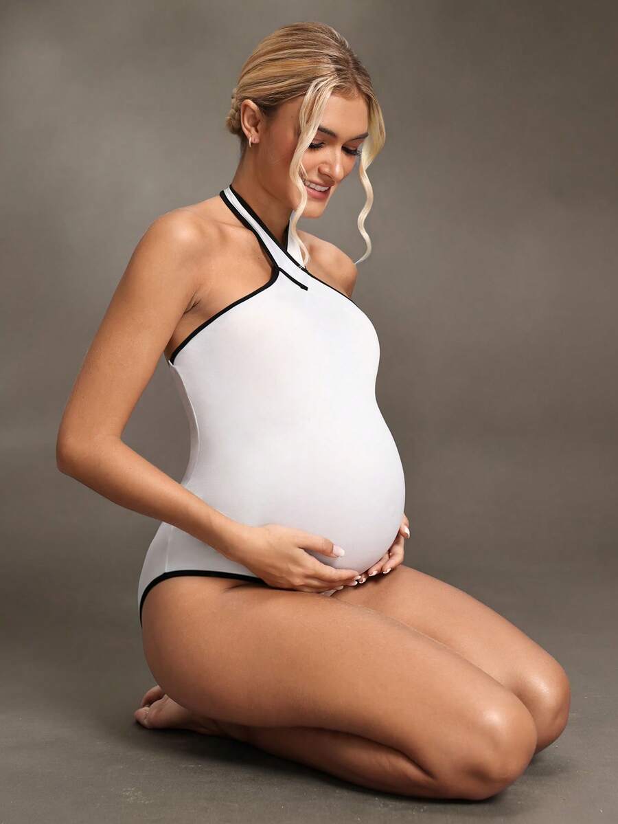 Cheriluna Maternity Mono de maternidad con cuello de halter en contraste blanco y negro, atuendo sexy y elegante para sesión de fotos, diseño cruzado al frente, ribete en blanco y negro, tela de punto doble faz, ajuste ceñido, estilos delantero y trasero, perfecto para fotografía de maternidad - Blanco y Negro - Ver 1