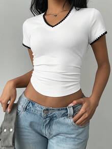 SHEIN EZwear 女士黑色贝壳刺绣饰边休闲简约V领褶皱T恤，法式复古修身圆领上衣，柔软简约打底T恤 - 优雅可爱柔美少女/清纯少女复古风，Z世代 - 彩色 - 查看 4