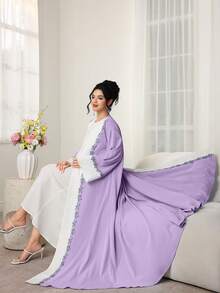 Al Najma 时尚优雅的彩色花卉饰边翻领拼接喇叭袖长袍外套 - 紫色 - 查看 9