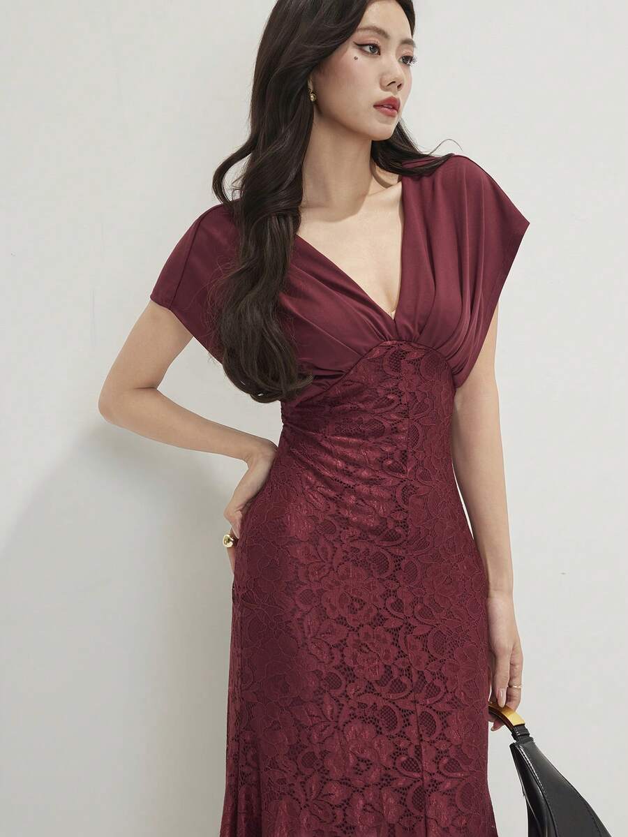 Heiryn 女士优雅V领蕾丝拼接连衣裙 - 酒紅色 - 查看 1