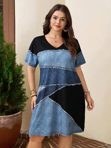 SHEIN LUNE 大码V领印花拼接牛仔效果短袖针织休闲连衣裙 - 彩色 - 查看 3