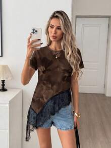 SHEIN LUNE Áo thun nữ tay ngắn cổ tròn in họa tiết, thiết kế viền ren bất đối xứng, kiểu dáng thường ngày cho mùa xuân/hè, trang phục mùa hè cho nữ. - Nhiều màu - Xem 2