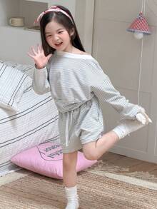 Dazy Kids Bộ đồ mặc nhà ngắn tay dài cổ lệch vai cho bé gái (size nhỏ) - trắng - Xem 2