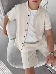 SHEIN 儿童/青少年男童纯色单排扣短袖休闲纹理衬衫，舒适休闲学院风，百搭，柔软透气，适合日常穿着、上学、旅行、夏季海滩度假等场合。黑色衬衫，黑色短袖衬衫，黑色纽扣衬衫。 - 白色 - 查看 5