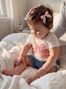 Cozy Pixies Baby Mädchen Weiß Schmetterling Muster T-Shirt mit 3D Schleife Deko und Jeans Shorts Set, Baby Mädchen Sommer Shirts und Shorts, Baby Mädchen Kurzarm Sets, Baby Mädchen Sets Sommer, Baby Mädchen Kleidung Jeans mit Schleifen, Schleife Outfits für Mädchen - Verschiedenfarbig - Übersicht 9