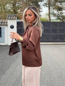 Jeta Ari Neuer asymmetrischer Langarm-Top mit hohem Kragen und Raffung für Frühling/Sommer, schick, elegant, urbaner Alltag, romantisch im 90er-Jahre-Retro-Stil, geeignet für Valentinstag-Party, Strand, Abschlussfeier, Mode, Lässig, Romantik, passend als Hochzeitsgast, Gastgeber, Date, Party, Konzert, Brunch, Flughafen, Mehrzweck - Braun - Übersicht 5