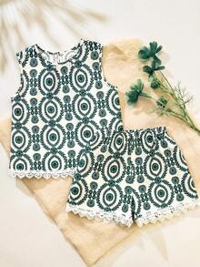 SHEIN Set de 2 piezas de top de manga corta y shorts con estampado retro para niñas preadolescentes, informal y elegante con ribete de volantes, para primavera/verano - Verde - Ver 3