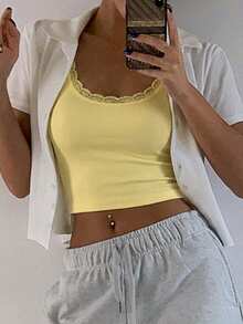 DAZY Áo tank top ngắn tay không tay cổ chữ U màu trơn, phối ren, ôm sát, chất liệu gân sọc. - Màu vàng - Xem 5