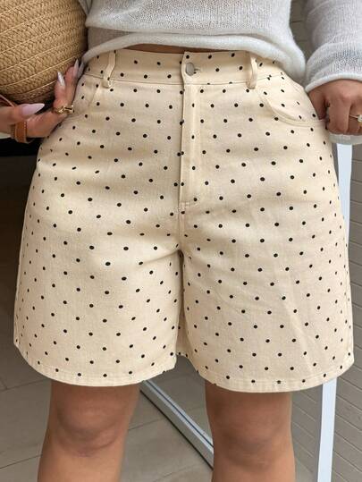 Dazy Plus Quần short denim chấm bi dáng rộng dành cho nữ cỡ lớn, thích hợp mặc đi biển mùa hè.