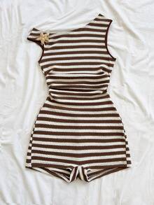 SHEIN PETITE CURVE Bộ áo liền quần mini ôm sát gợi cảm kẻ sọc, kiểu dáng bất đối xứng, họa tiết sao biển và trang trí kim loại, dành cho nữ cỡ lớn, thích hợp cho đi biển, du thuyền, kỳ nghỉ thành phố, lễ hội âm nhạc, phong cách boho, áo liền quần kẻ sọc, trang phục đi biển, du thuyền, kỳ nghỉ, trang phục thường ngày, trang phục đi biển, áo liền quần kẻ sọc nâu trắng, áo liền quần kẻ sọc mùa hè. - Nhiều màu - Xem 8