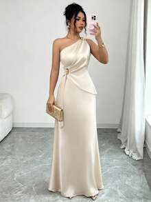 Selianne Đầm ôm sát eo bằng satin thanh lịch mới dành cho nữ mùa xuân/hè, kiểu dáng bất đối xứng vai, điểm nhấn hoa kim loại. - Màu be - Xem 5