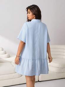 Solflare Frühlings-/Sommer-Neuheit Lässig Alltagskleid, geeignet für Partys, Pendeln, Hochzeiten, Musikfestivals, Schulanfang, Abschluss, Strandurlaub, Streetwear, Loungewear, Einkaufsbummel, Stadtbummel, Mehrzweckkleidung, kann allein oder in Lagen getragen werden, blau gestreifter Webstoff, halboffen Knopfleiste, Pattentaschen, Rüschensaum, Kurzarm, Hemdstil, Crop, locker, Große Größen - Blau-Weiß - Übersicht 2