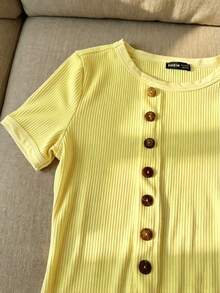 SHEIN Franclia Women's Casual Solid Apricot Round Neck Button Decor Irregular Hem Short Sleeve Ribbed Knit Fitted T-Shirt, Suitable For Daily Wear, Summer, Versatile - Yellow - View 3