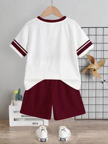 SHEIN 2件套男童休闲简约运动风数字67经典撞色圆领短袖T恤短裤套装，适合夏季、街头摄影、日常穿着、外出、居家、度假、春夏时尚、夏季穿搭、轻松舒适、儿童叠穿、时尚童装、休闲装、儿童图案T恤、返校季、春夏服装 - 彩色 - 查看 3