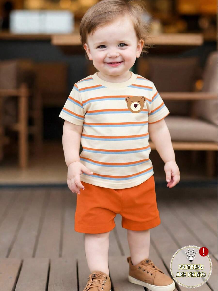 SHEIN Playful Pals 一套男婴休闲舒适时尚简约条纹小熊图案短袖T恤和短裤套装,亮橙色T恤套装,适合夏季外出穿着 - 彩色 - 查看 1