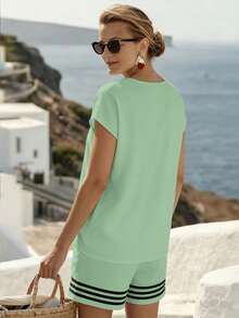 Conjunto informal de 2 piezas de top de manga corta con cuello en V a rayas y shorts para mujer - Verde - Ver 4