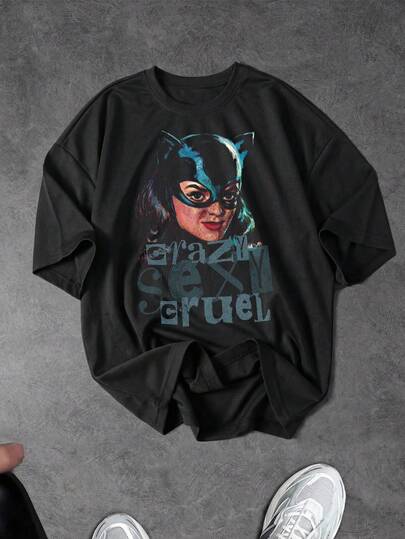 BATMAN X SHEIN Sport MetroGents Camiseta esportiva masculina de manga curta com gola redonda e estampa de letras e retratos.