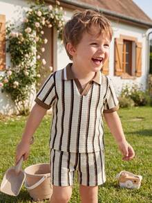 SHEIN Vintaside Kids Conjunto de bebé niño de verano con camisa de manga corta con cuello a rayas y pantalones cortos simples y versátiles, adecuado para salidas de verano, vacaciones o paseos diarios por el parque - Albaricoque - Ver 4