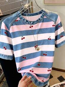 Resyla Áo thun nữ cổ tròn in kỹ thuật số họa tiết quả anh đào, phối màu denim, kiểu dáng thường ngày và thời trang. - Màu xanh lam - Xem 4