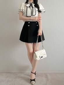 FRIFUL Bộ đồ 2 mảnh dành cho nữ, gồm váy cổ cao xếp lớp phối màu tương phản, viền bèo nhún và cổ nơ, dáng chữ A, thích hợp cho mùa hè. - Đen và trắng - Xem 3