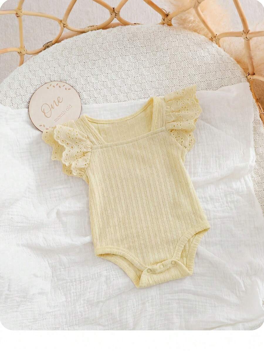 Bộ áo liền quần mùa hè tối giản cho bé gái, phối họa tiết, bèo nhún, khoét lỗ và thêu. - Màu vàng - Xem 1