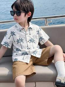 SHEIN 两件套男童休闲校服/度假印花衬衫短裤套装，适合通勤、上学、日常休闲、运动、春夏穿着。 - 綠色 - 查看 7