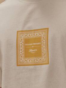 Musero Camiseta Essencial de Primavera e Verão com Gráfico Quadrado Impresso, Manga Curta Oversized, Ombro Caído e Decote Careca - Creme - Visão 6