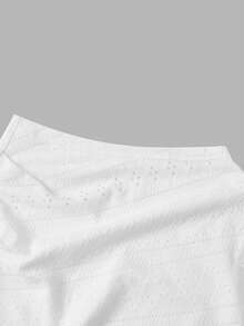 SHEIN MOD Áo dệt kim màu trắng lệch vai dành cho nữ cỡ lớn, thắt eo, nhún eo, áo thun thường ngày, áo thun mùa hè, áo thun nữ, áo công sở, áo đi chơi, áo trắng, áo đi học. Áo trắng trễ vai tay ngắn thời trang dành cho nữ. Áo sơ mi trắng ôm dáng lệch vai dành cho nữ với chi tiết nhún bèo. Áo dệt kim jacquard cho trang phục mùa hè. - trắng - Xem 4