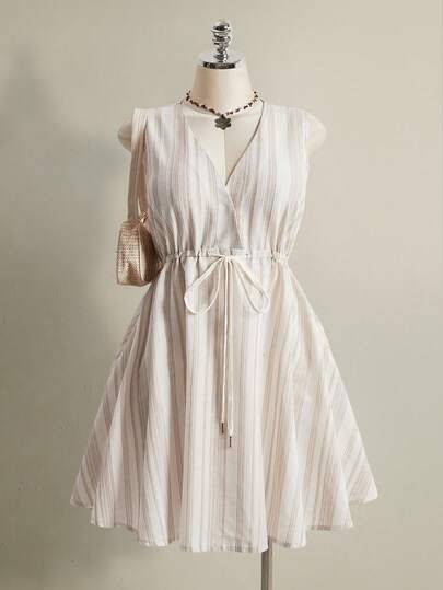 SHEIN ICON Đầm đi biển cỡ lớn kẻ sọc dệt kim cổ chữ V có dây rút