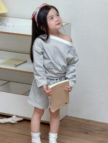 Dazy Kids Bộ đồ mặc nhà ngắn tay dài cổ lệch vai cho bé gái (size nhỏ) - trắng - Xem 4