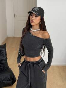 SHEIN PETITE CURVE Bộ đồ 2 món cỡ lớn, kiểu dáng thường ngày, cổ bẻ bất đối xứng, gồm áo croptop và quần dài. - Màu xám đen - Xem 4